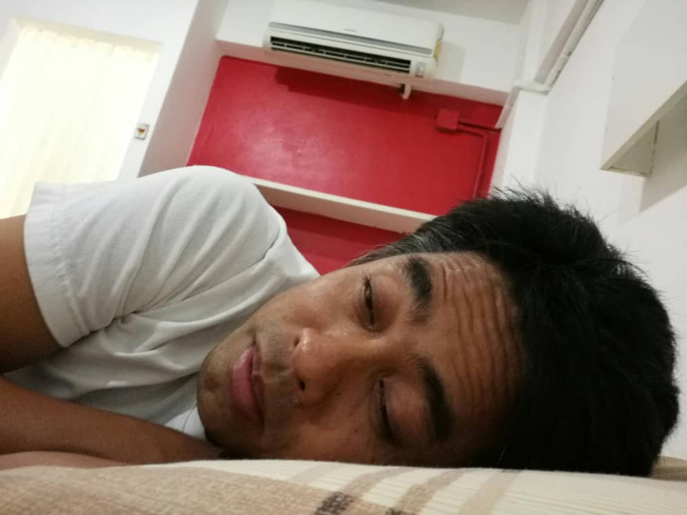 Persona descansando - tratamiento de insomnio en Perú